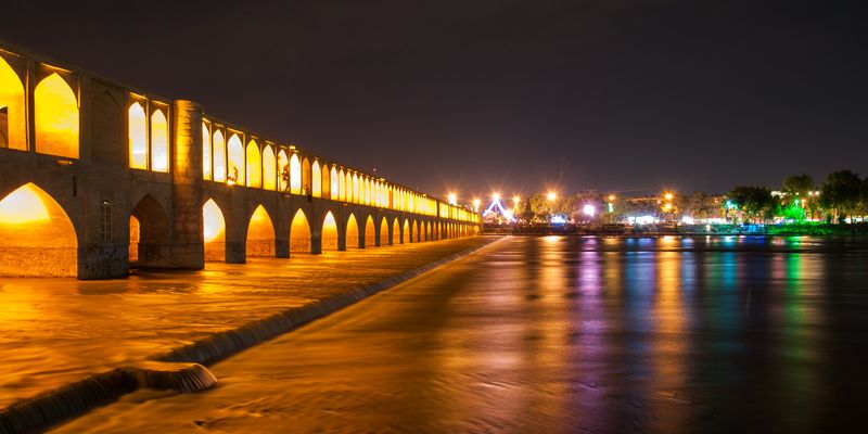 Isfahan, Si-o-se-pol Bridge
